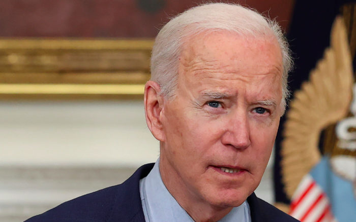 Biden insta al Congreso a prohibir armas de asalto y mejorar sistema de verificación de antecedentes | Video