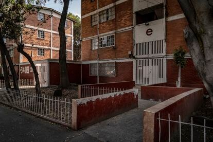 Jardines de la Unidad Habitacional El Cobre de México.