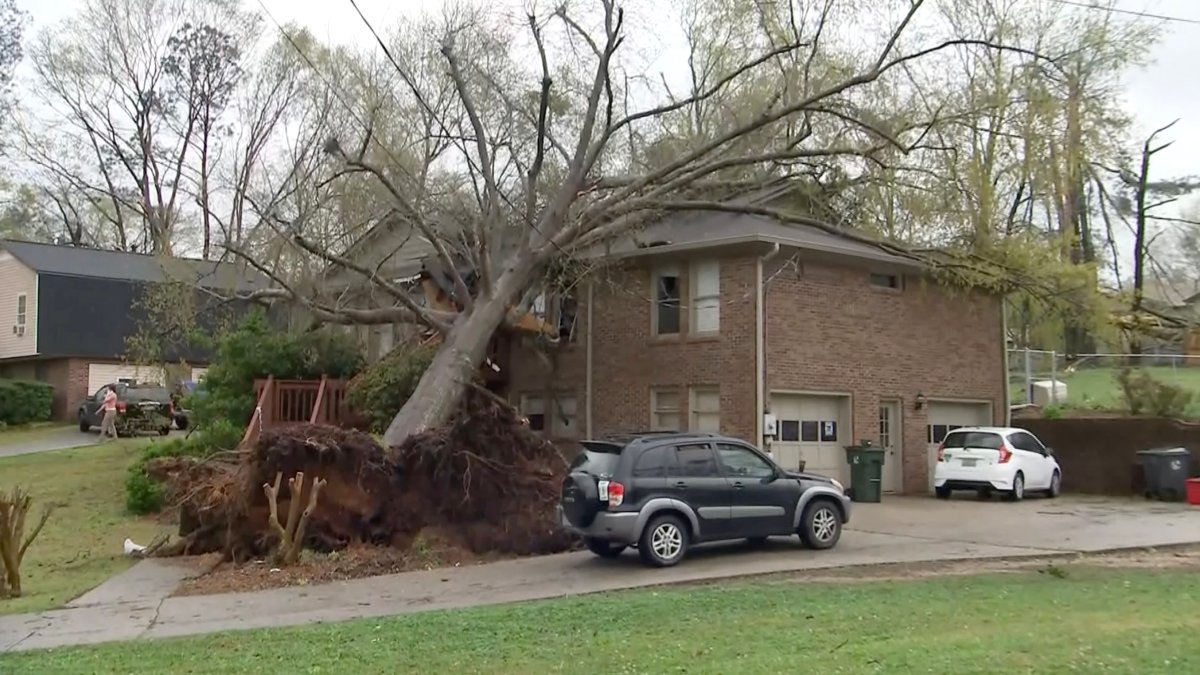 Tornados azotan Alabama; hay al menos cinco muertos y  serios destrozos