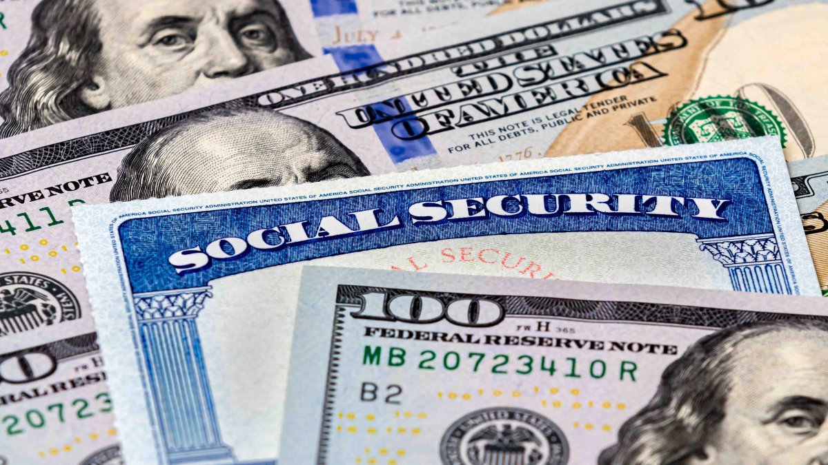 CNBC: el gobierno actualiza datos del Seguro Social y se liberan otros 30 millones de cheques de $1,400