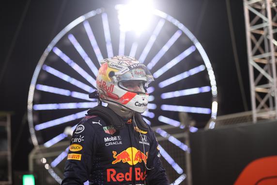 Verstappen, celebrando su pole en Bahrein