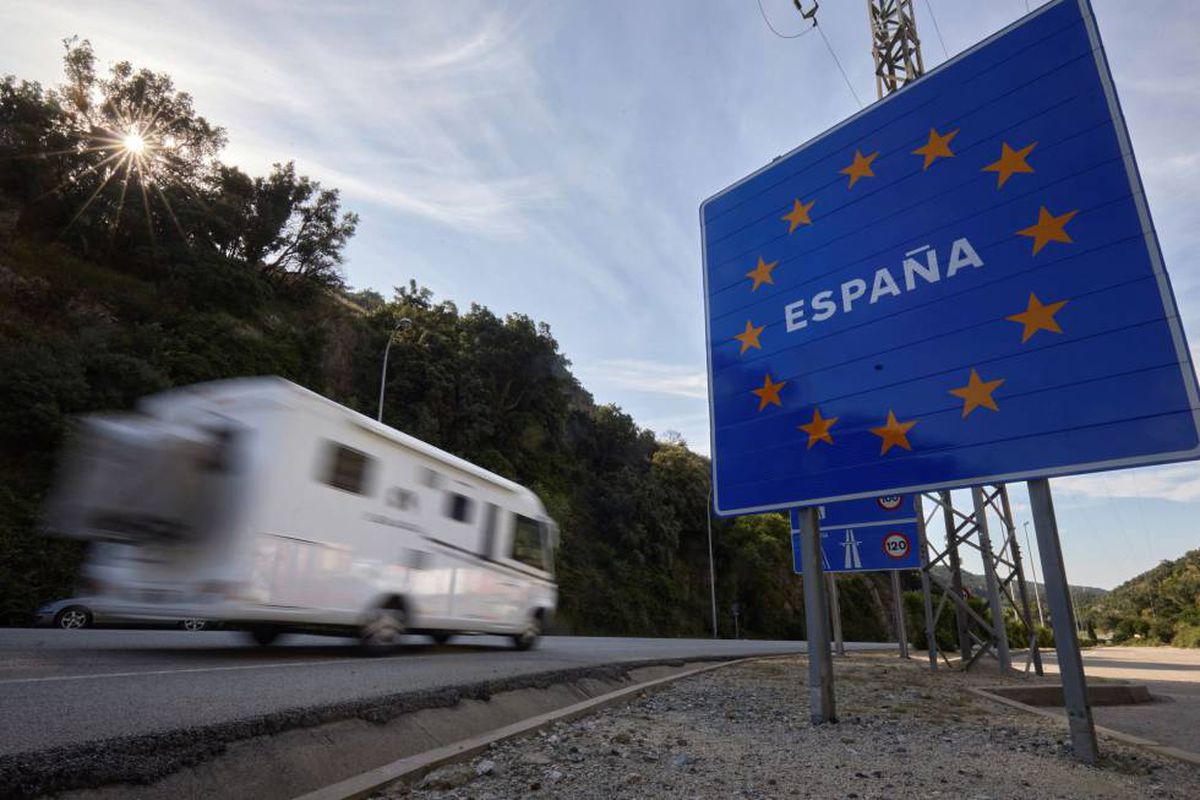España impone una PCR negativa a los viajeros que lleguen desde Francia por carretera