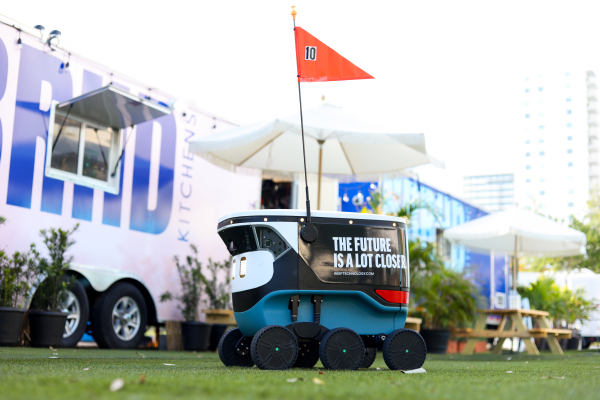 Cartken y REEF Technology lanzan los primeros robots de entrega de Miami