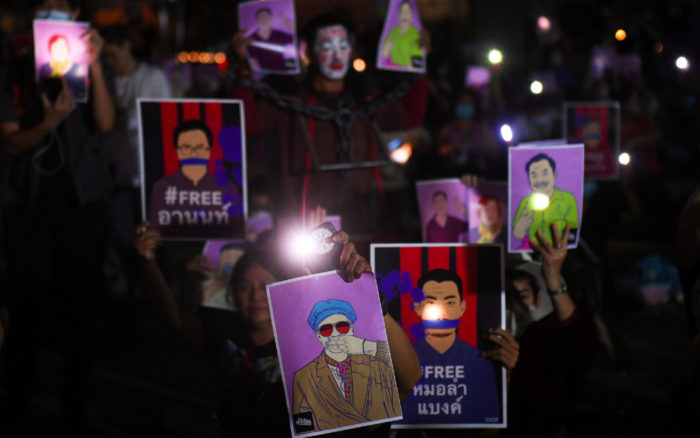 Cientos de tailandeses salen a las calles para exigir la liberación de sus líderes | Videos