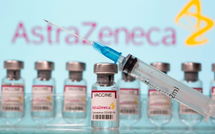 Dinamarca detiene el uso de la vacuna anti-Covid de AstraZeneca tras detectar casos de trombosis