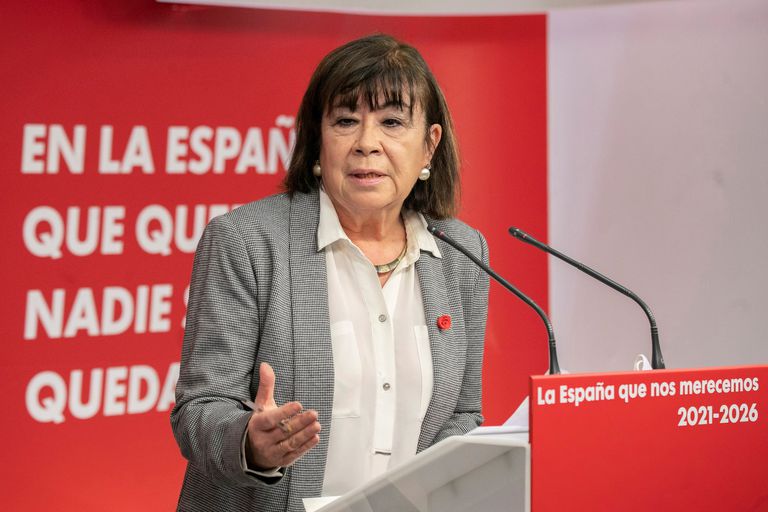 La presidenta del PSOE, Cristina Narbona durante la rueda de prensa que ha ofrecido este lunes en Ferraz tras la reunión de la Comisión Permanente del PSOE.