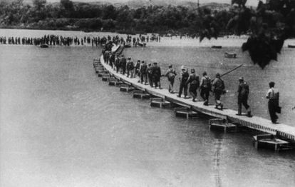 Combatientes republicanos durante la batalla del Ebro. 