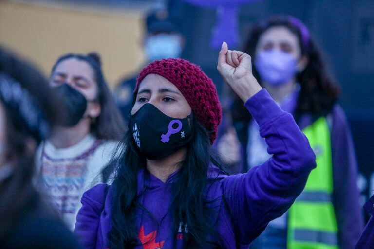 Una manifestante durante una marcha feminista en Aluche (Madrid), el 5 de marzo.