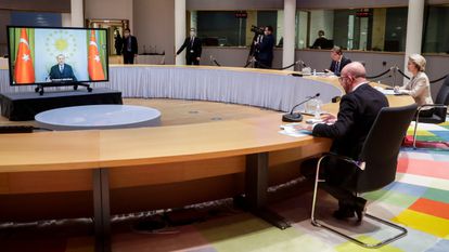 La presidenta de la Comisión Europea, Ursula von der Leyen, y el jefe del Consejo, Charles Michel, se reunían por videoconferencia con Erdogan, el lunes en Bruselas.