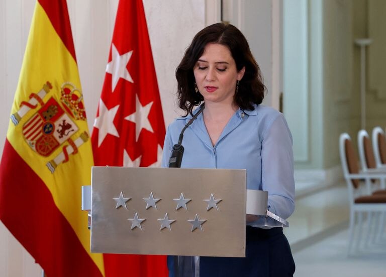 La presidenta madrileña, Isabel Díaz Ayuso, durante la rueda de prensa ofrecida en la sede de la Comunidad tras firmar este miércoles un decreto para convocar elecciones anticipadas.