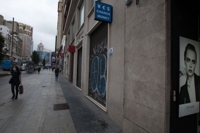 Un establecimiento cerrado en la Gran Vía de Madrid, en septiembre.