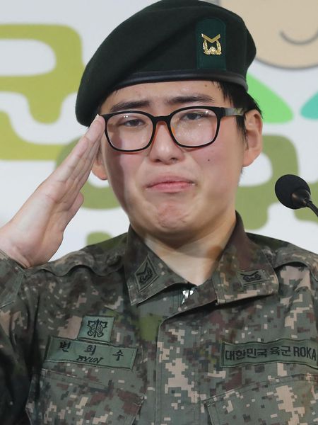 Byun Hee-soo en la rueda de prensa de enero de 2020 en la que pidió públicamente permanecer en el Ejército.