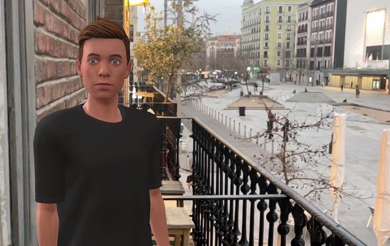 La realidad aumentada muestra a Lucas en el balcón de una casa en Madrid.