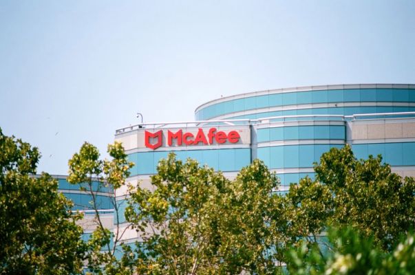 McAfee vende el negocio empresarial a Symphony Technology Group por $ 4 mil millones