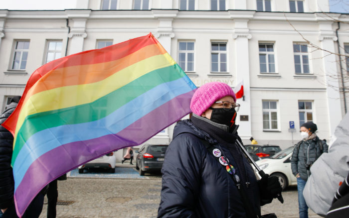 Polonia prohibirá que las personas homosexuales puedan adoptar