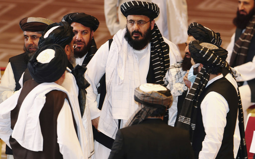 Talibanes amenazan con atacar a tropas estadounidenses si no salen de Afganistán en el plazo previsto