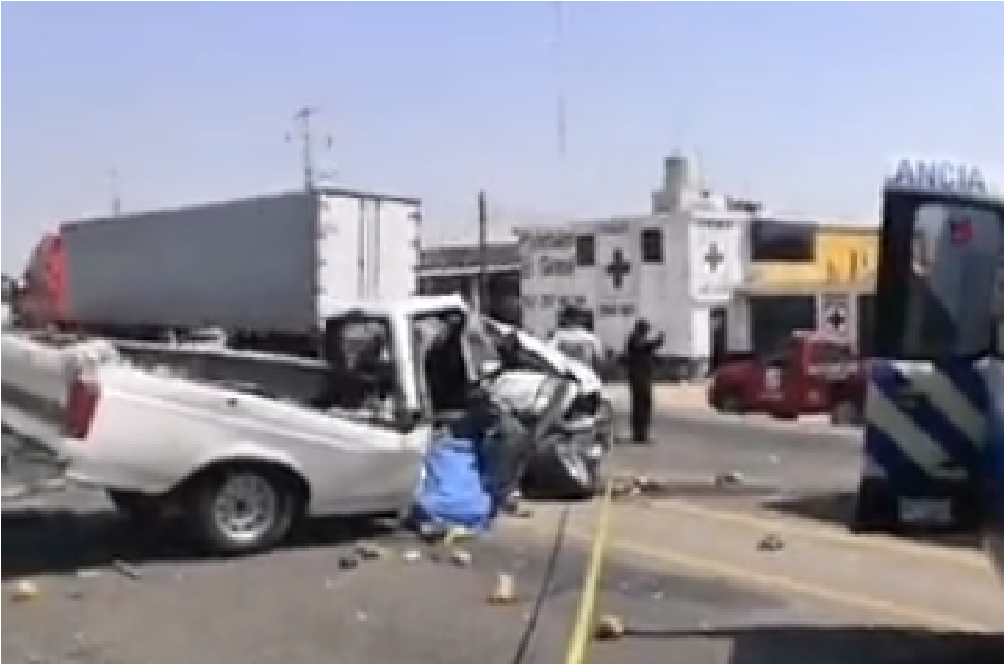 Un muerto y un herido, fatal accidente en carretera 55, tráiler embiste camioneta, sobre San Juan del Río