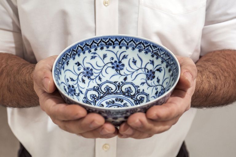 El cuenco de porcelana chino del siglo XV que se va a subastar en la casa Sotheby's, en New York.