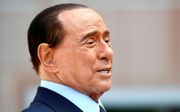 Berlusconi recibe el alta después de casi un mes ingresado en un hospital de Milán