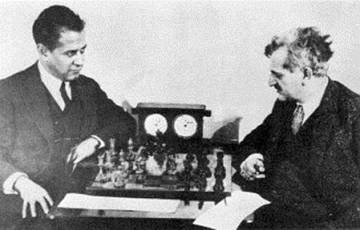 Capablanca (izquierda) y Lasker, en Moscú en 1925.