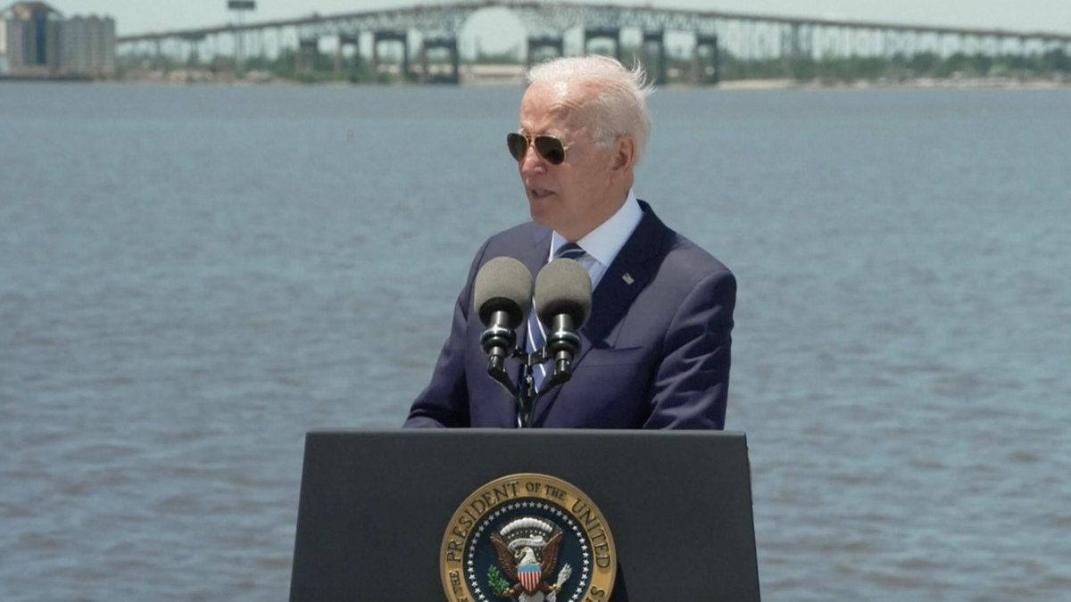 Biden dice estar “harto” de que las grandes empresas no paguen impuestos “justos”