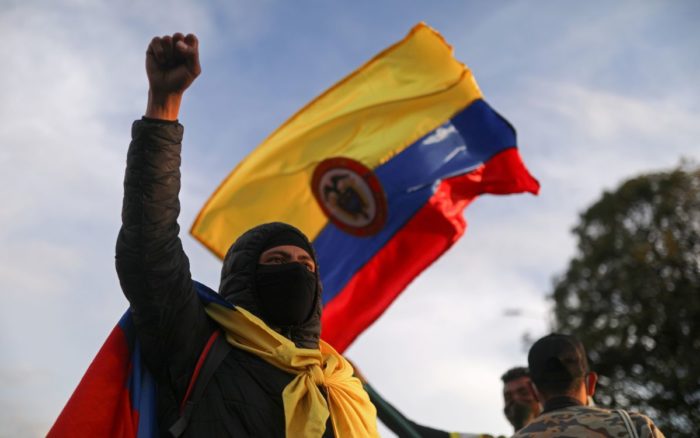 Protestas en Colombia transcurren más tranquilas; reportan escasez de combustible