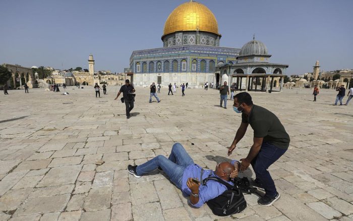 Jerusalén: Centenares de palestinos heridos en la mezquita de Al-Aqsa | Videos