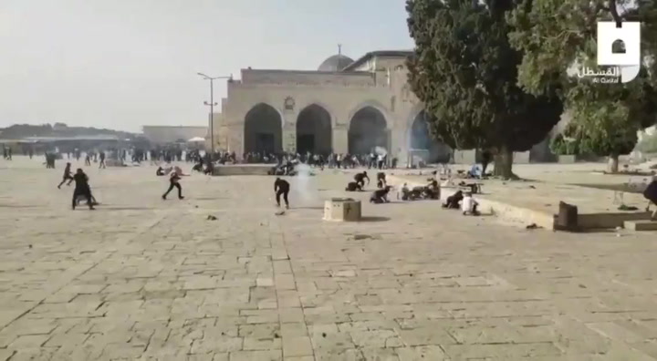 Cientos de heridos tras el asalto a la mezquita de Al Aqsa por fuerzas israelíes