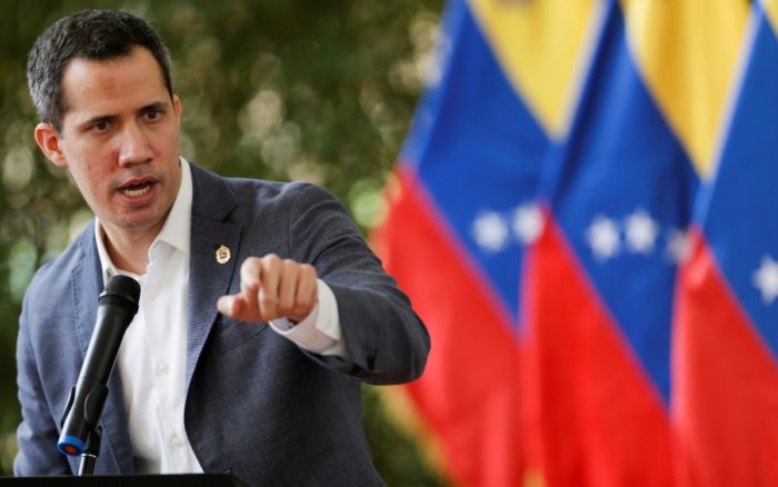 Plantea Guaidó a Maduro una negociación con participación internacional para elecciones | Video