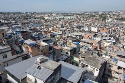 Vista de la favela de Jacarezinho desde la azotea de la parroquia de Nuestra Señora Auxiliadora de los Salesianos.