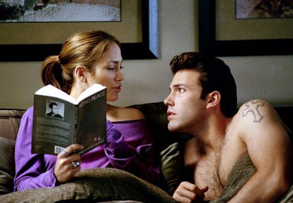 Jennifer Lopez y Ben Affleck en una escena de la película 'Una relación peligrosa', de 2003. 