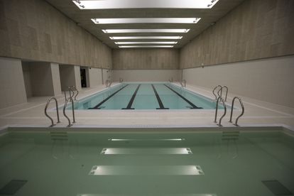 La piscina de 25 metros del campus.