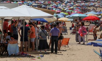 Playa de Regla, en Chipiona (Cádiz), este sábado.