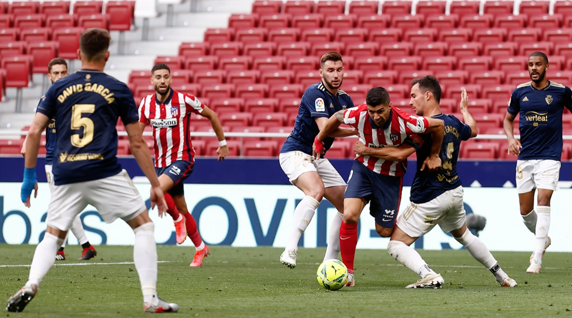 La secuencia del penalti a Luis Suárez que escama al Atlético de Madrid.