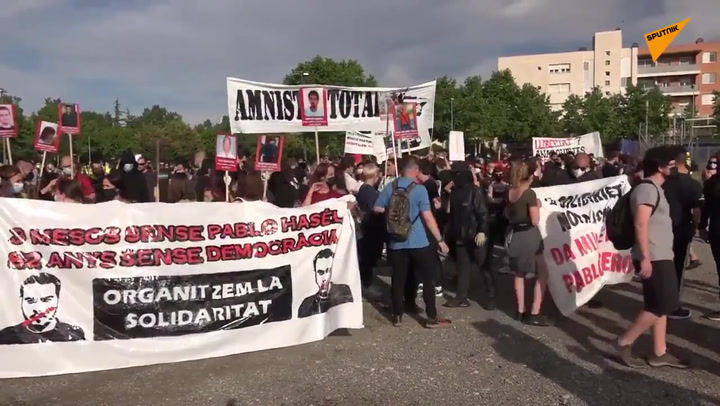 Unas 500 personas se manifestaron por Pablo Hasél en los exteriores de la cárcel de Lleida