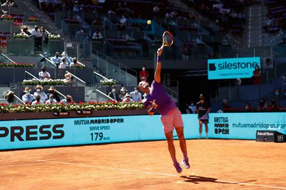 Nadal sirve durante un partido reciente en la Caja Mágica.