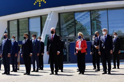 Los líderes de la UE después de una reunión en el marco de la Cumbre Social Europea en Oporto, Portugal, el 8 de mayo de 2021.