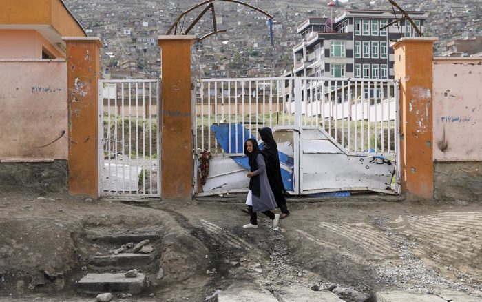 Afganistán: Elevan a 90 los muertos y a 240 los heridos en el ataque a la escuela femenina en Kabul