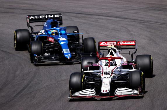 Alonso consolidó sus adelantamientos a Giovinazzi con su primera parada