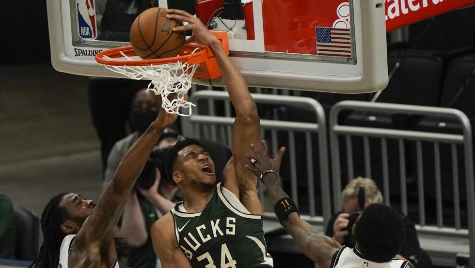 Antetokounmpo se lleva la pelea de titanes ante KD y los Nets