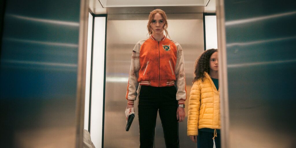 Avance del tráiler del batido de pólvora: primer vistazo al asesino de Karen Gillan