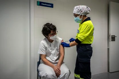 Vacunación de personal sanitario en Torrijos (Toledo) el 31 de enero.