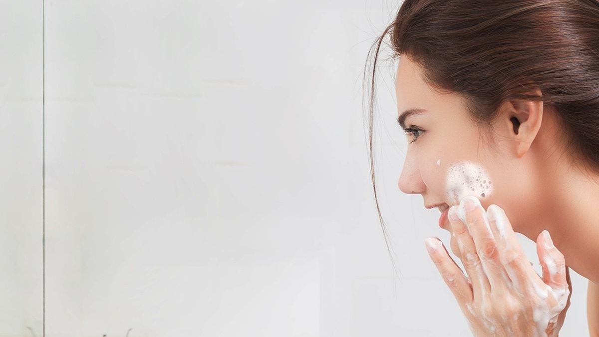 Cómo cuidar la piel de la cara en verano en tres simples pasos