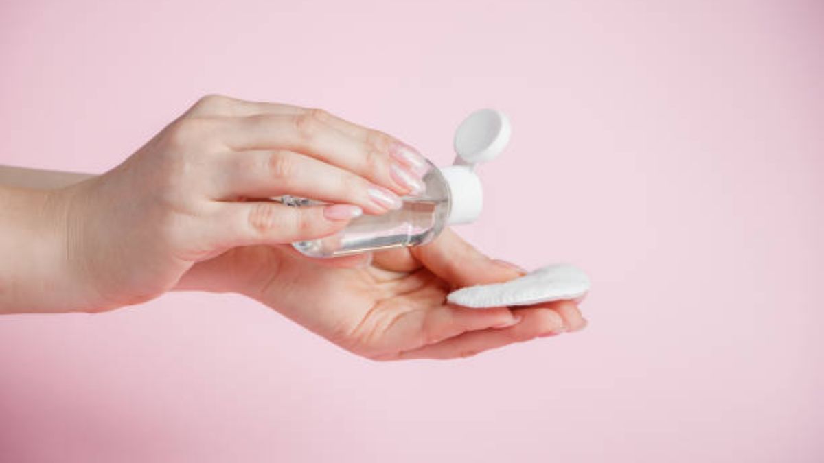 Cómo hacer un agua micelar casera para limpiar la piel