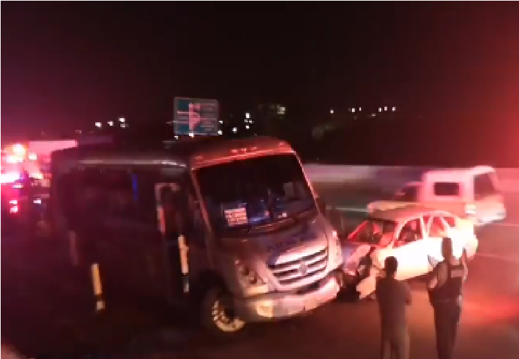 Ebrio chofer de Flecha Azul choca contra auto, circulaba sentido contrario en autopista México- Querétaro