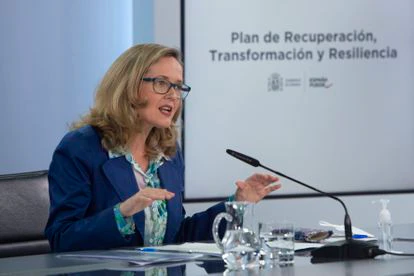 La vicepresidenta segunda y ministra de Asuntos Económicos y Transformación Digital, Nadia Calviño, en el Palacio de La Moncloa.