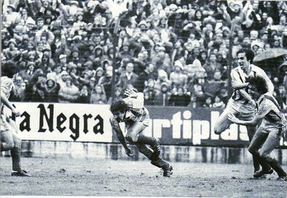 Zamora celebra en Gijón el gol que le da la Liga a la Real en la 80/81.