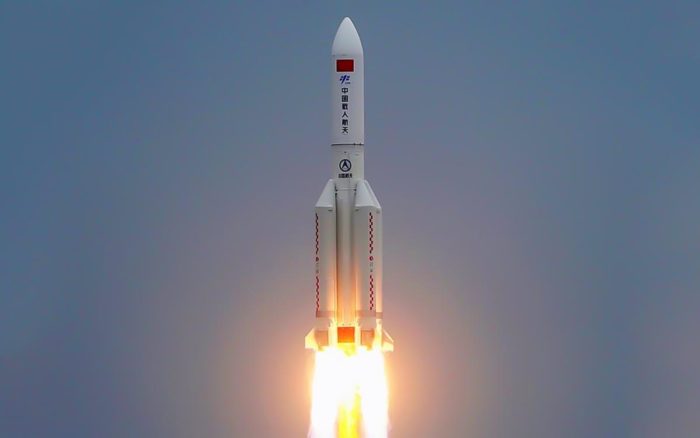 Estiman que restos del cohete chino caerán el domingo en el océano Pacífico | Video