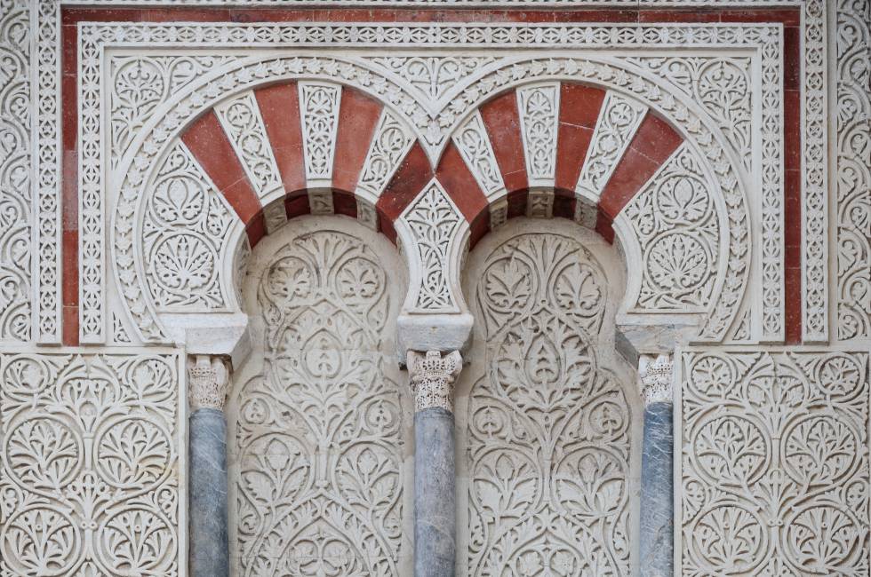 Arcos de herradura en la mezquita de Córdoba.