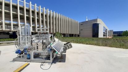 Planta de fotoelectrocatálisis para producción de hidrógeno en el Repsol Technology Lab.